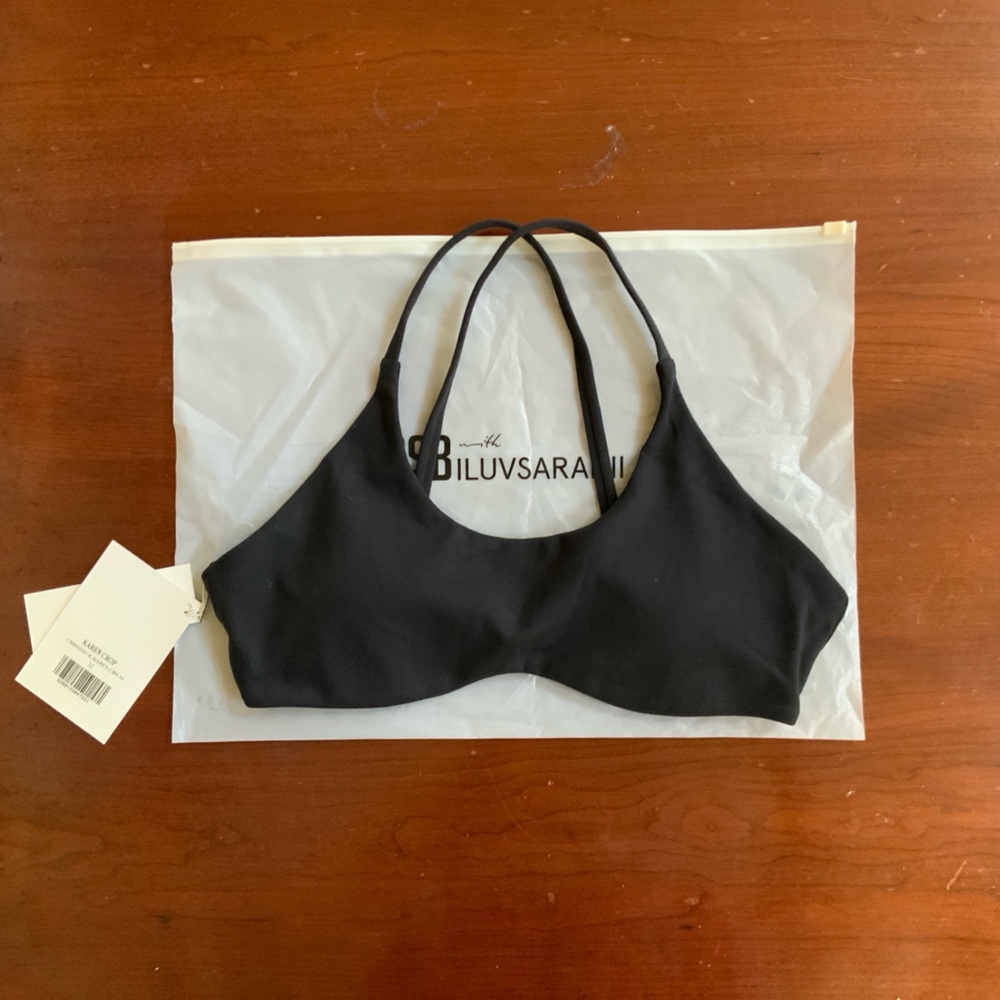 Stylish Black Strappy Sports Bra